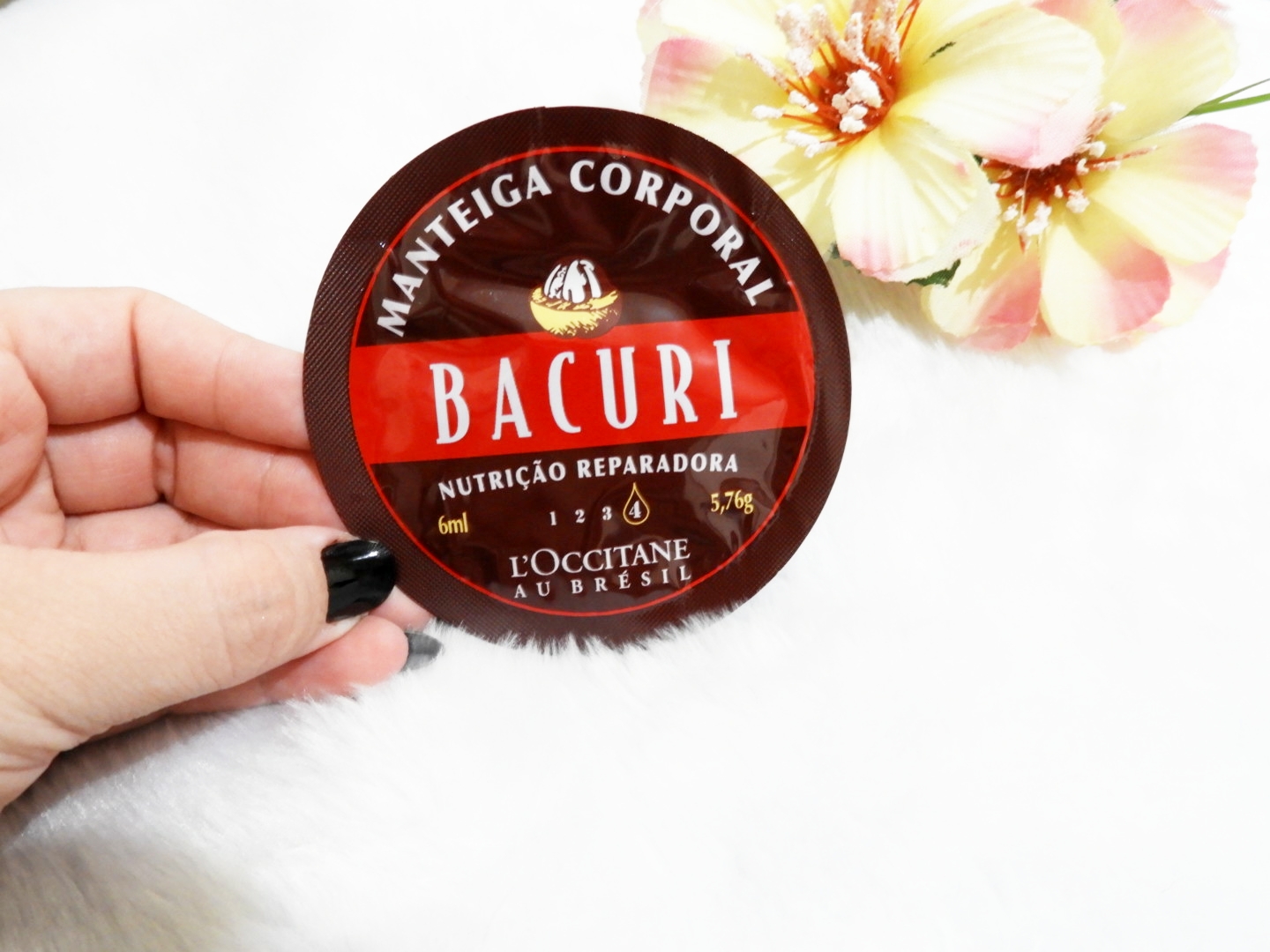 NUTRIÇÃO REPARADORA COM MANTEIGA CORPORAL BACURI LOCCITANE