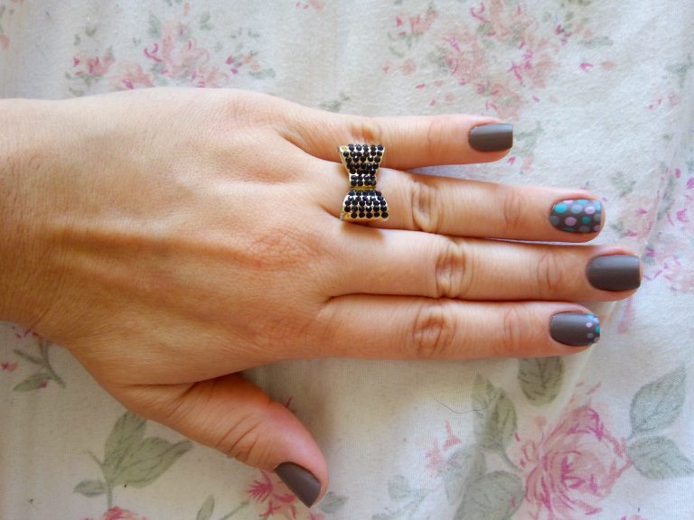 Unhas: Poá com cobertura fosca