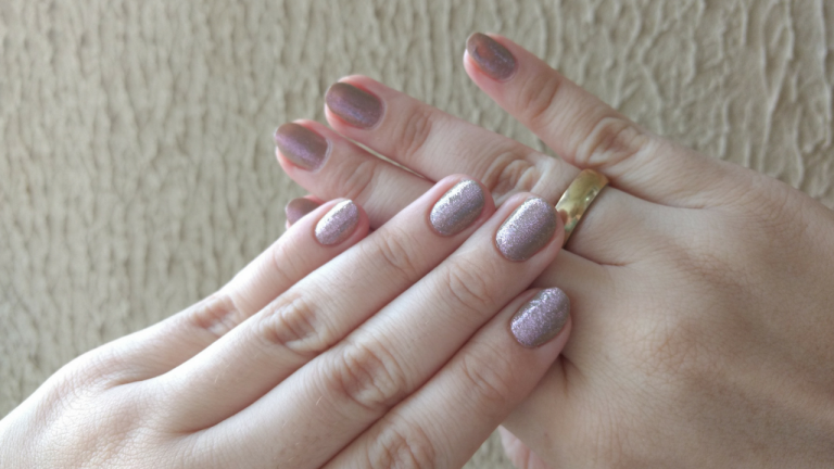 Unhas da Semana: Minhas novas Unhas + Esmalte Nude com Efeito Revelador